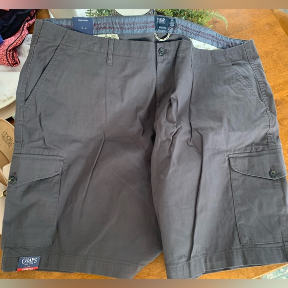 NWT Chaps Cargo Stretch Shorts Men’s Size 52 - Picture 1 of 4